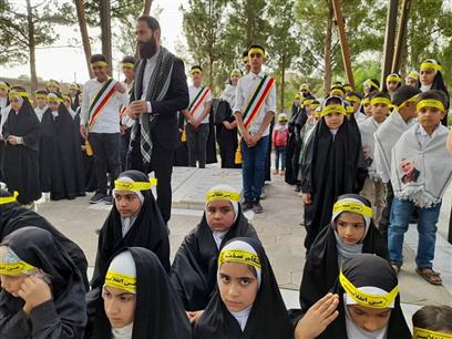 اجرای سرود سلام فرمانده با حضور اعضای کودک و نوجوان